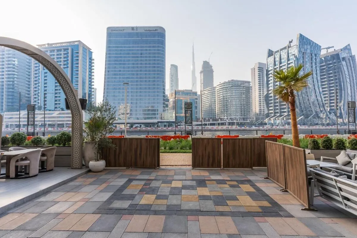 Διαμέρισμα Elegant 2Br New & Canal & Burj Views & Pool & Gym Ντουμπάι