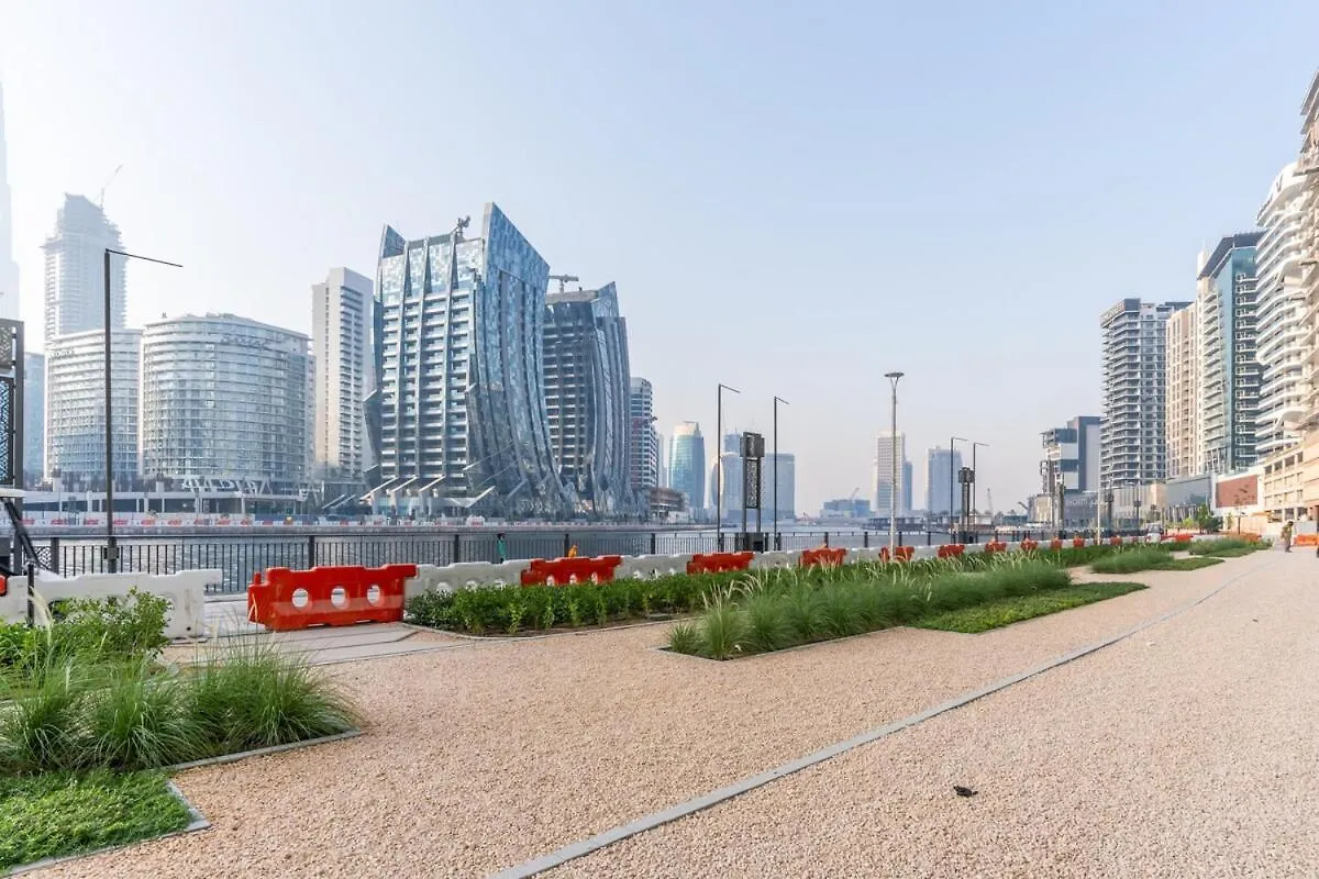 Elegant 2Br New & Canal & Burj Views & Pool & Gym Dubai
