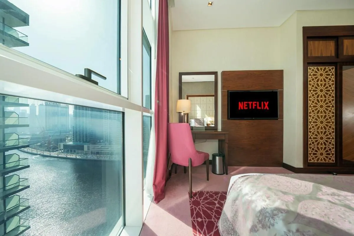 Elegant 2Br New & Canal & Burj Views & Pool & Gym Dubai