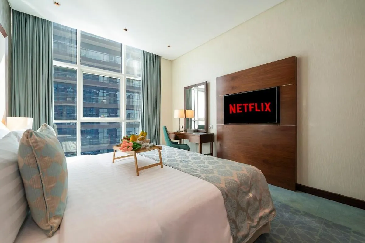 Apartment Elegant 2Br New & Canal & Burj Views & Pool & Gym Dubai