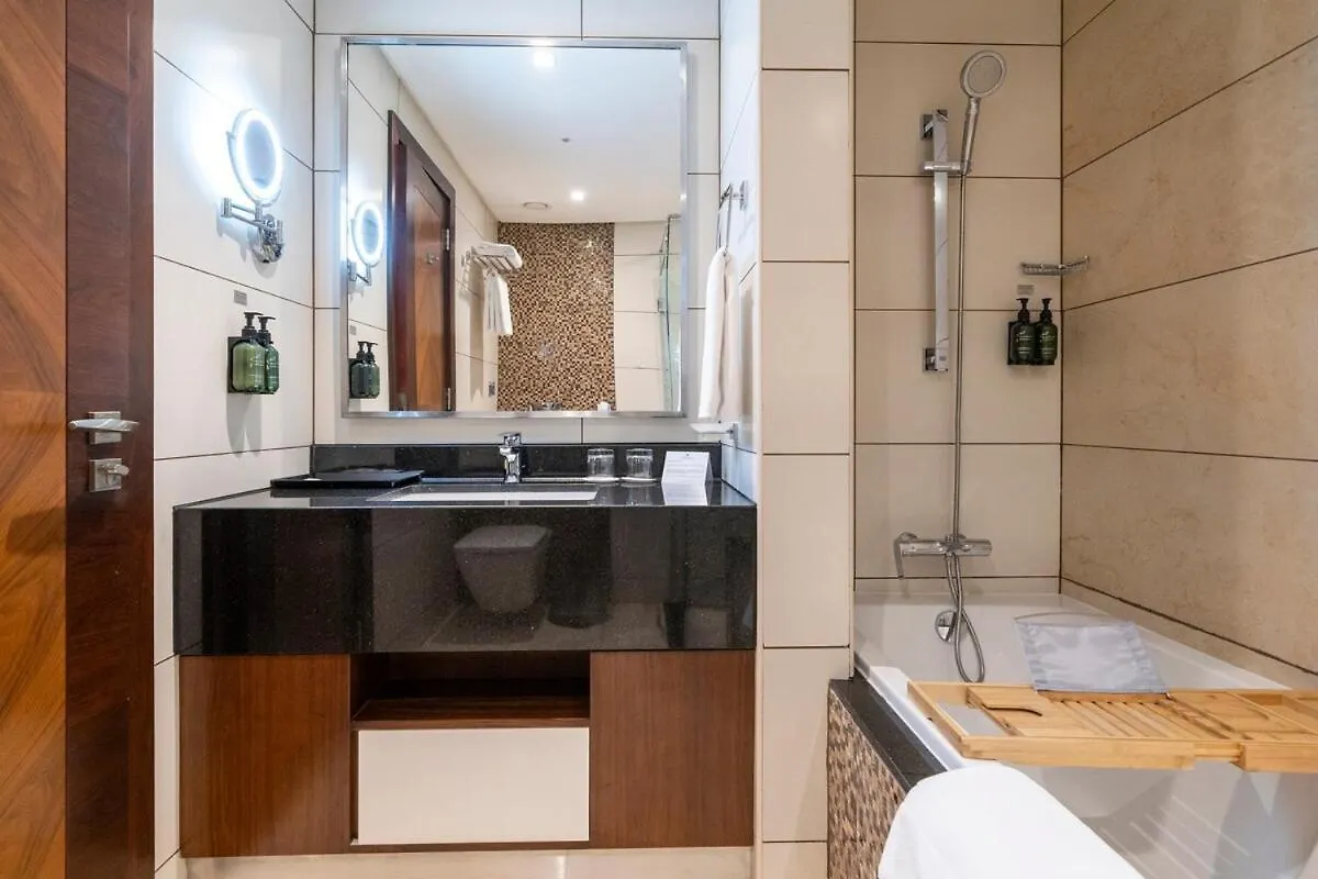 Elegant 2Br New & Canal & Burj Views & Pool & Gym Dubai