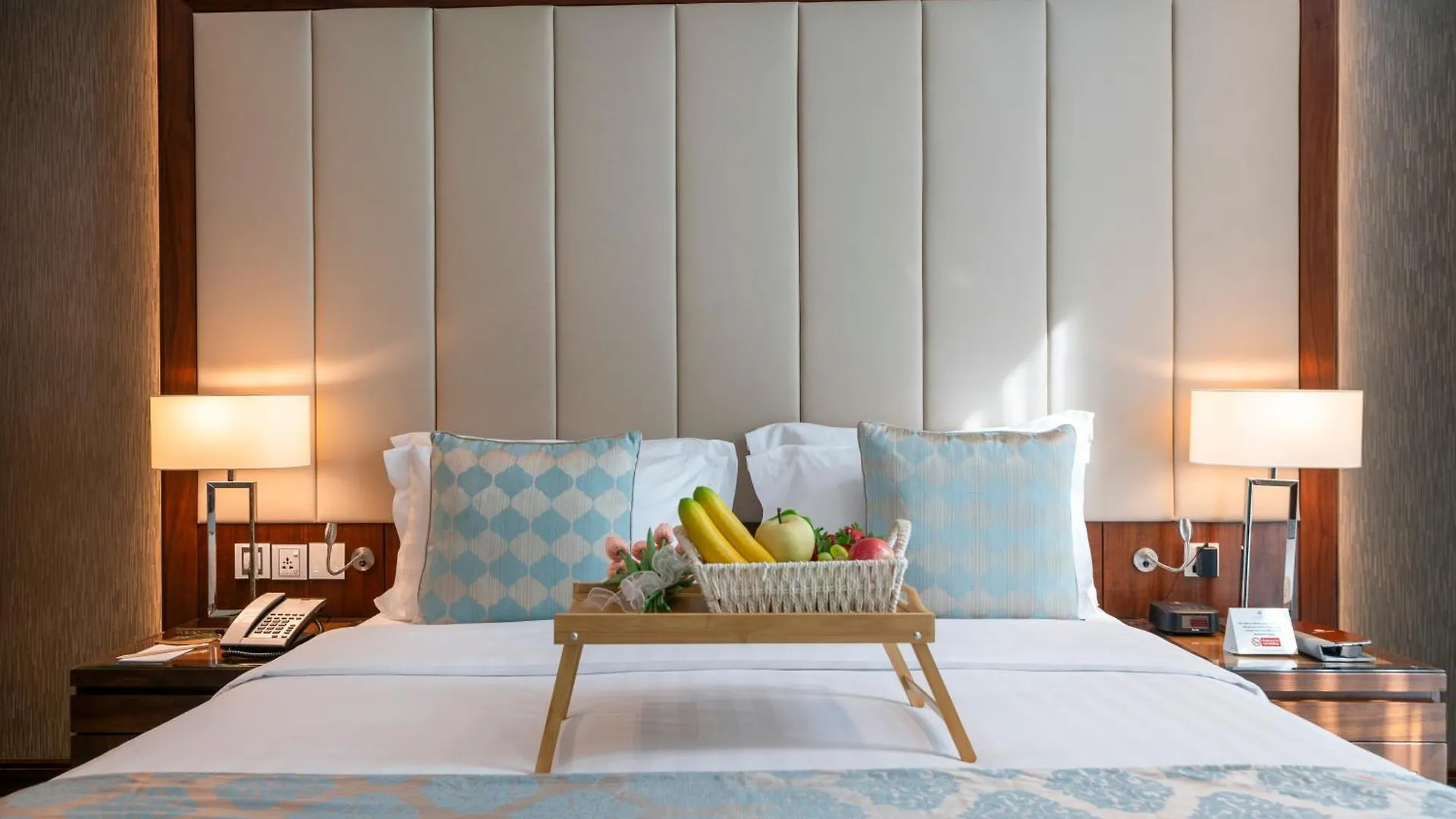 Elegant 2Br New & Canal & Burj Views & Pool & Gym Dubai 0*,  United Arab Emirates