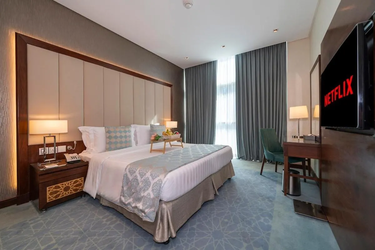 Elegant 2Br New & Canal & Burj Views & Pool & Gym Dubai