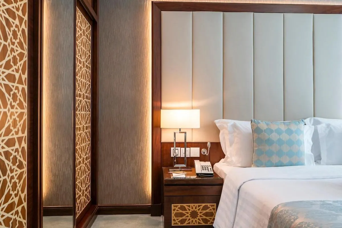 Elegant 2Br New & Canal & Burj Views & Pool & Gym Dubai 0*,