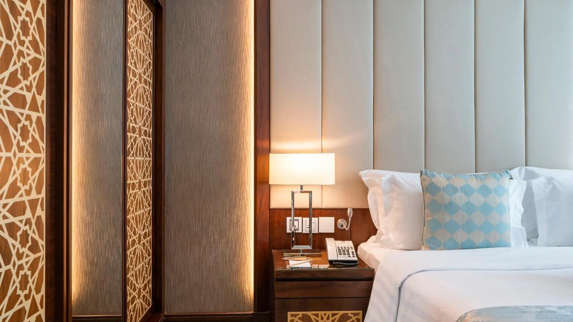Elegant 2Br New & Canal & Burj Views & Pool & Gym Dubai United Arab Emirates